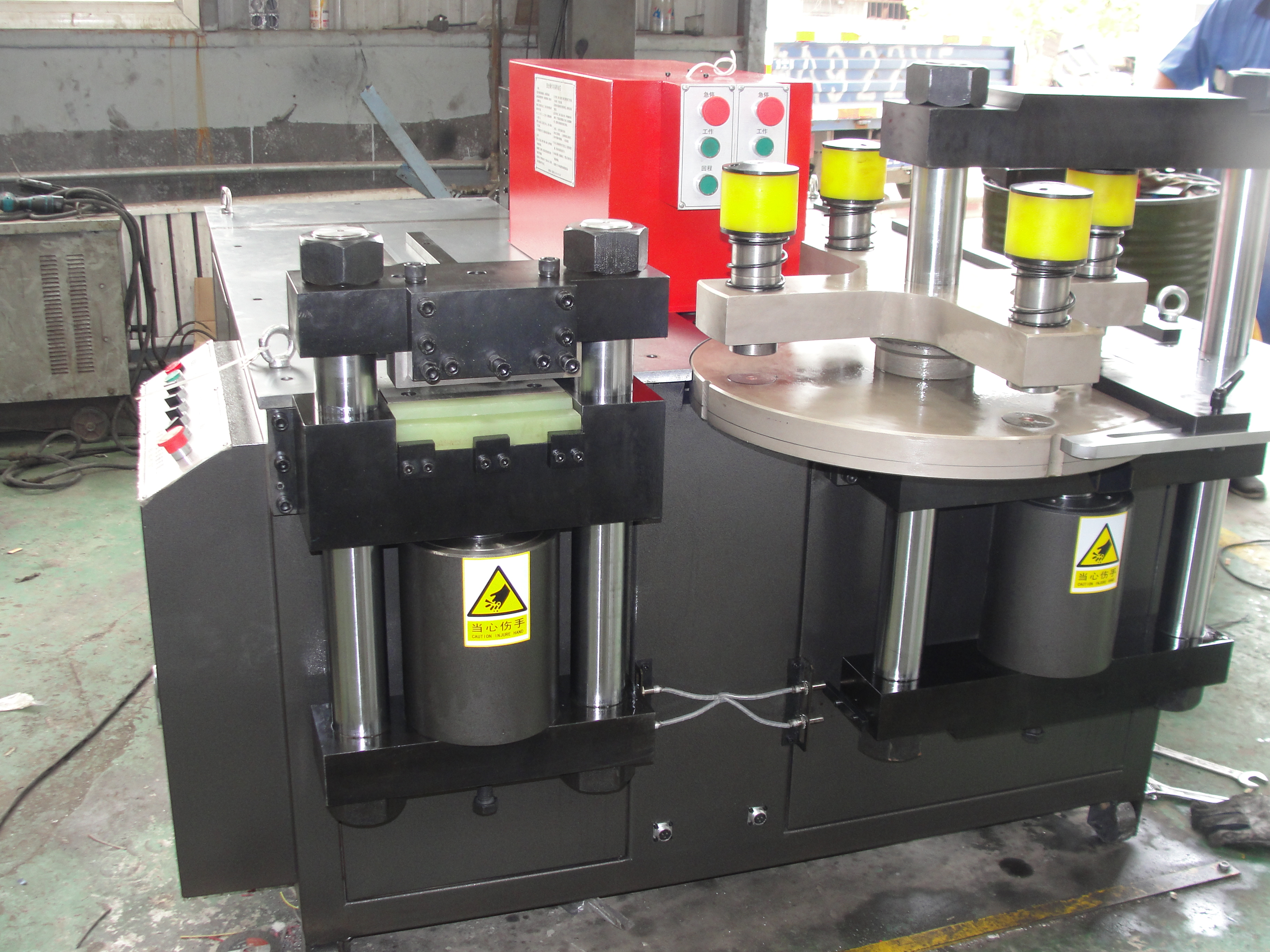 LT-1022 Çift Tablalı 3 İstasyonlu Bara İşleme Makinesi