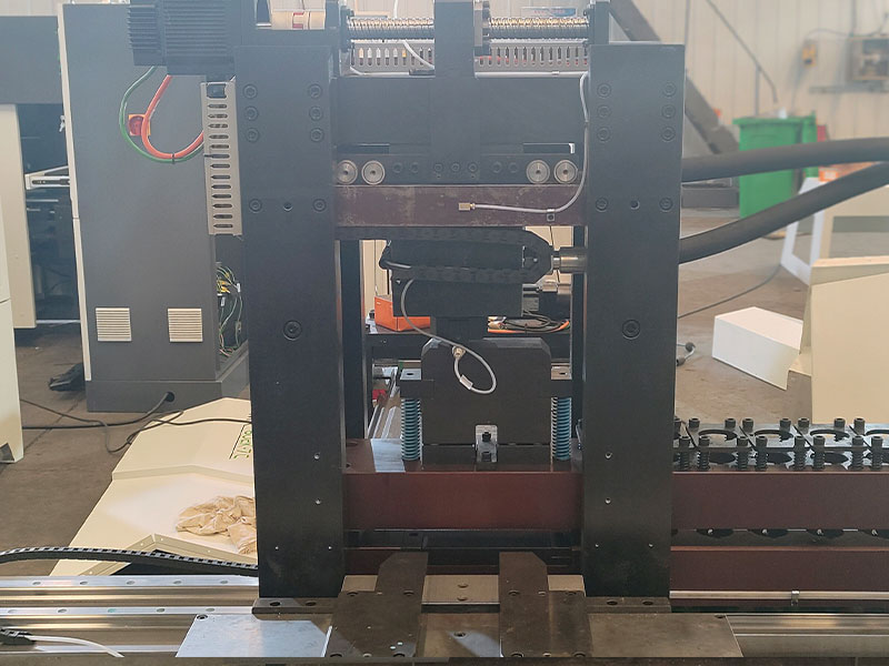 HQ600-S-8P CNC Copper busbar delme makinesi