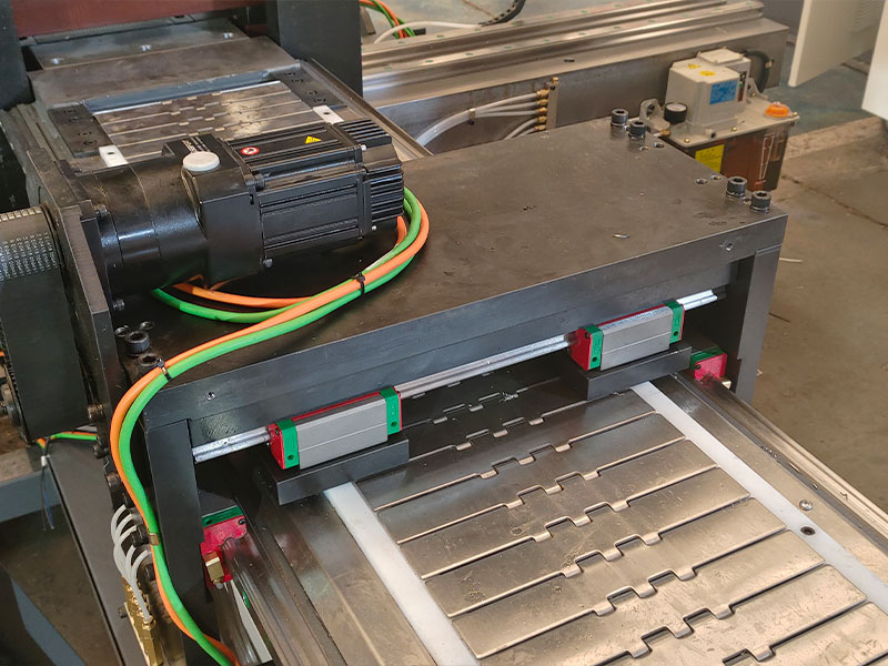 HQ600-S-8P CNC Copper busbar delme makinesi