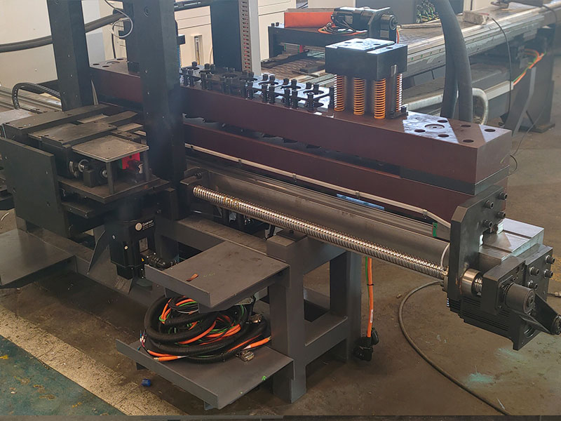 HQ600-S-8P CNC Copper busbar delme makinesi